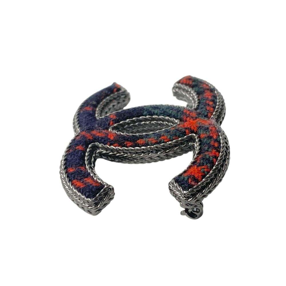 CHANEL Authentic Black Logo Brooch - Picture 4 of 7